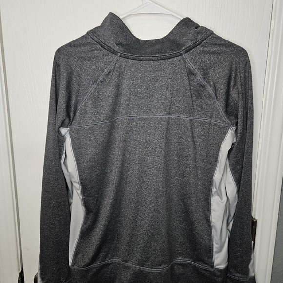 PINK Victoria's Secret Gray and White Long Sleeve Top - Picture 4 of 4